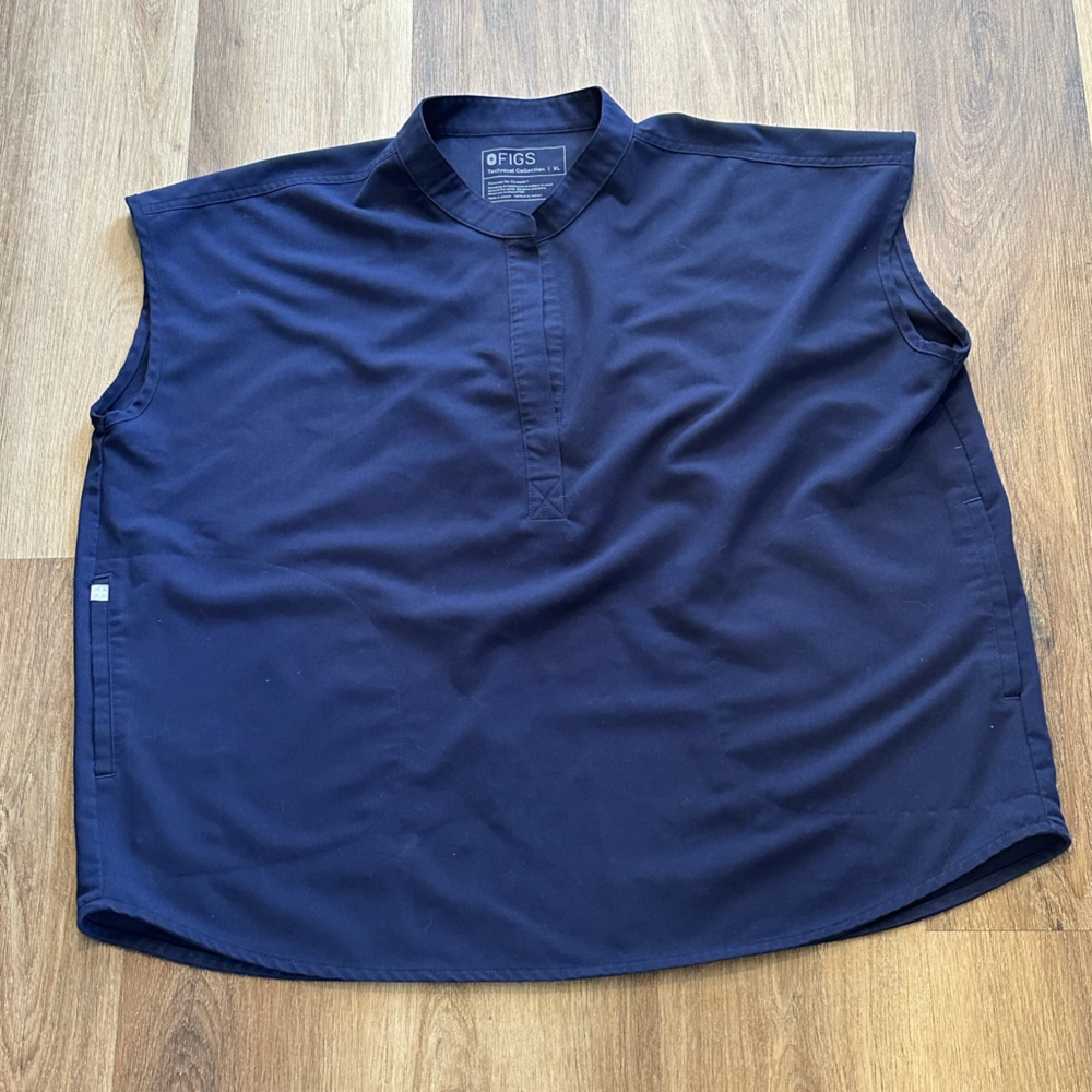 FIGS Rafaela scrub top XL unisex